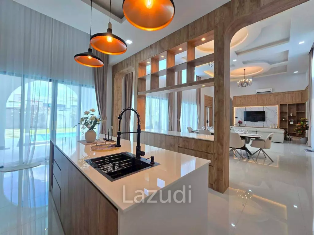 Modern Luxury Pool Villa In East Pattaya