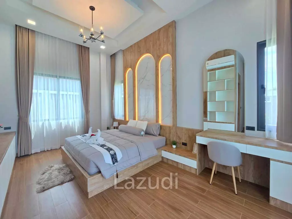 Modern Luxury Pool Villa In East Pattaya