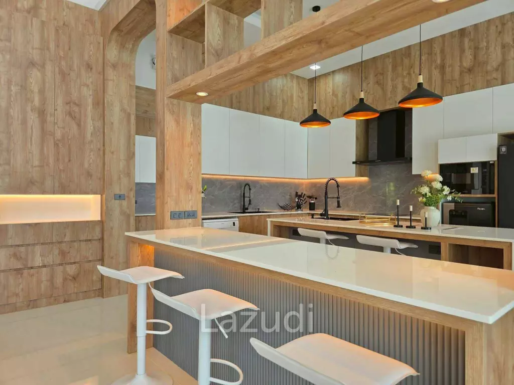 Modern Luxury Pool Villa In East Pattaya