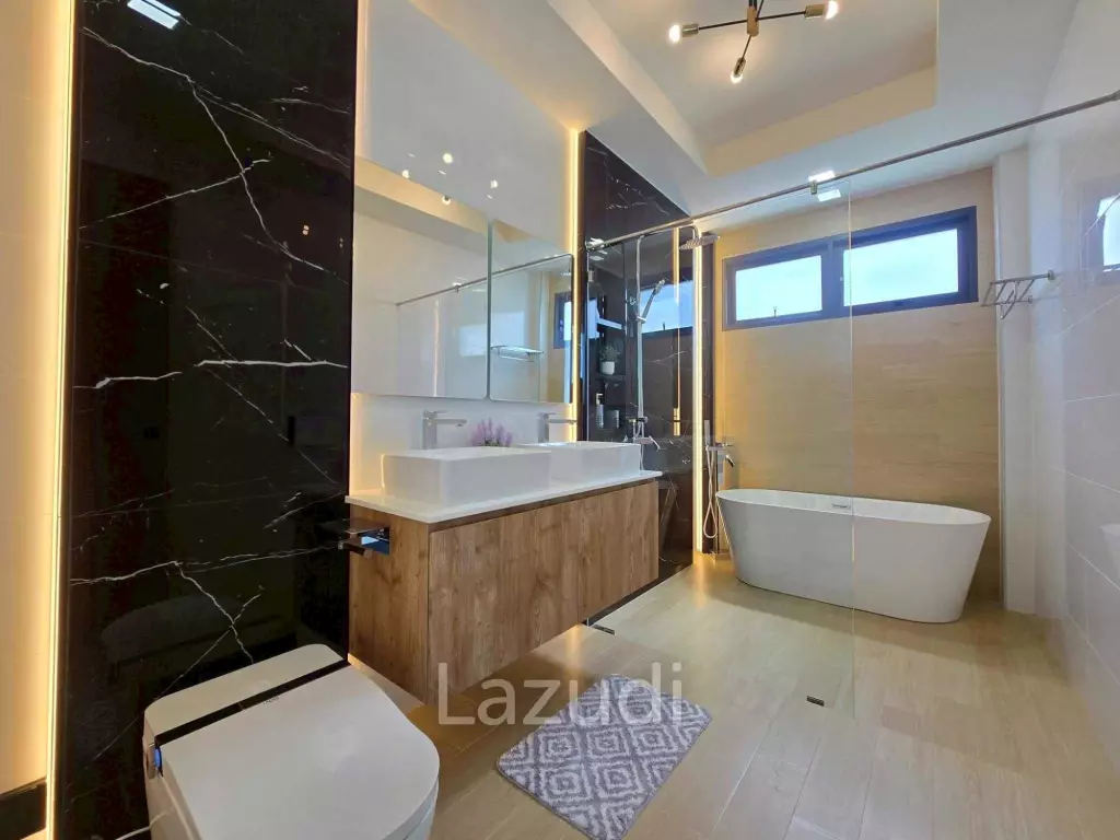Modern Luxury Pool Villa In East Pattaya