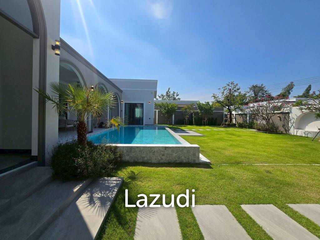 Modern Luxury Pool Villa In East Pattaya