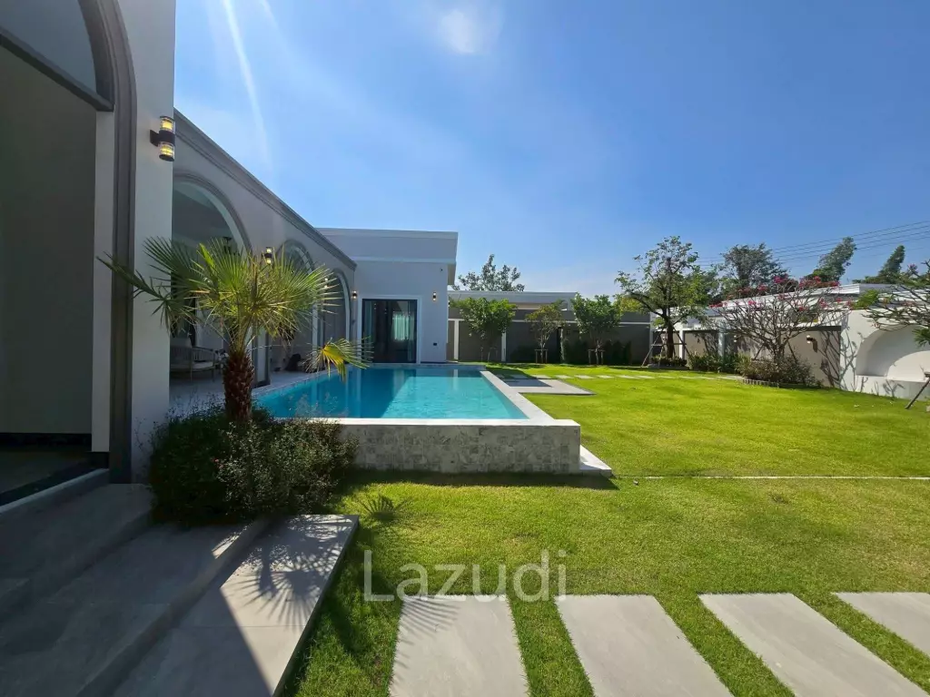 Modern Luxury Pool Villa In East Pattaya