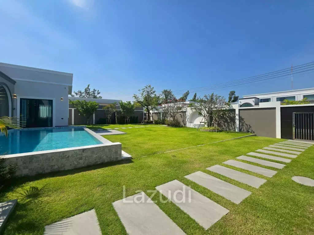 Modern Luxury Pool Villa In East Pattaya