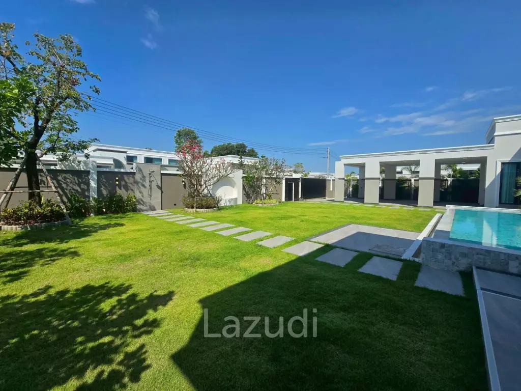 Modern Luxury Pool Villa In East Pattaya
