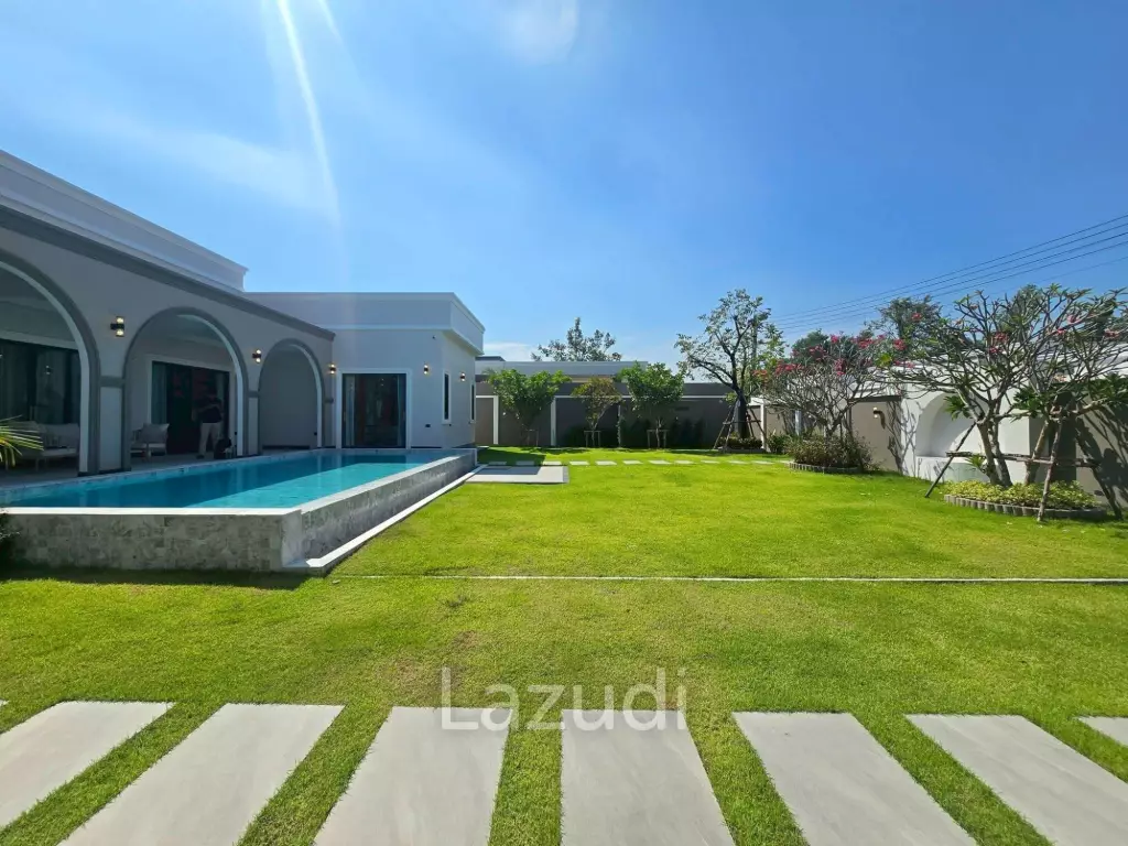Modern Luxury Pool Villa In East Pattaya