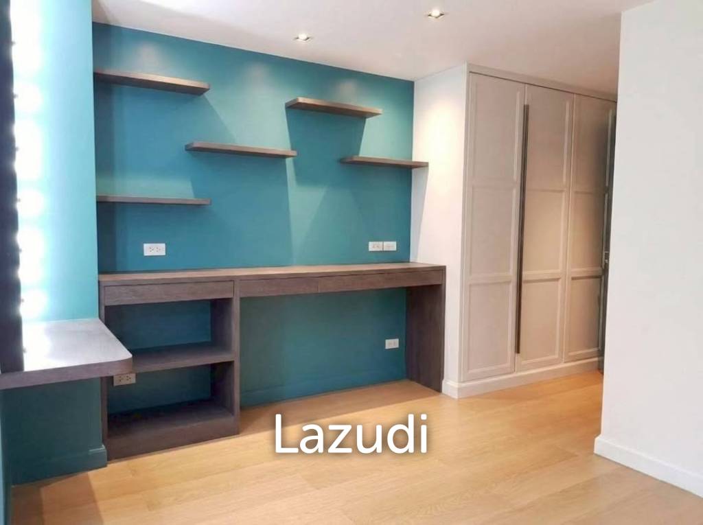 3 bedroom 4 bathroom duplex condo 182 sqm at Na Vara Residence for sale