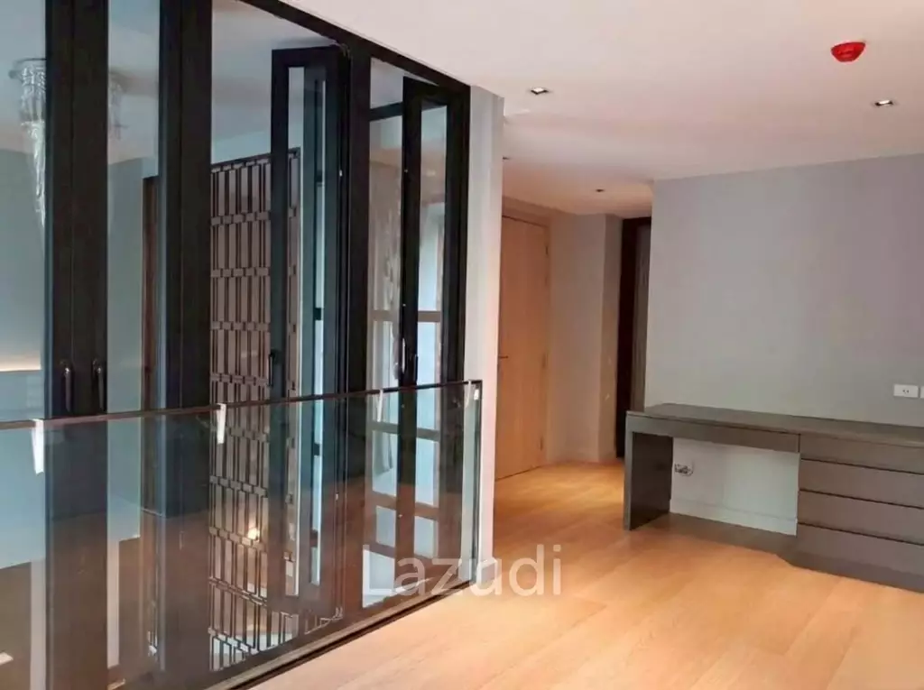 3 bedroom 4 bathroom duplex condo 182 sqm at Na Vara Residence for sale