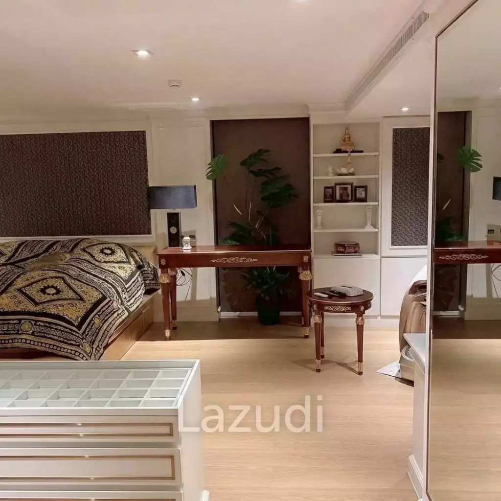3 bedroom 4 bathroom duplex condo 182 sqm at Na Vara Residence for sale