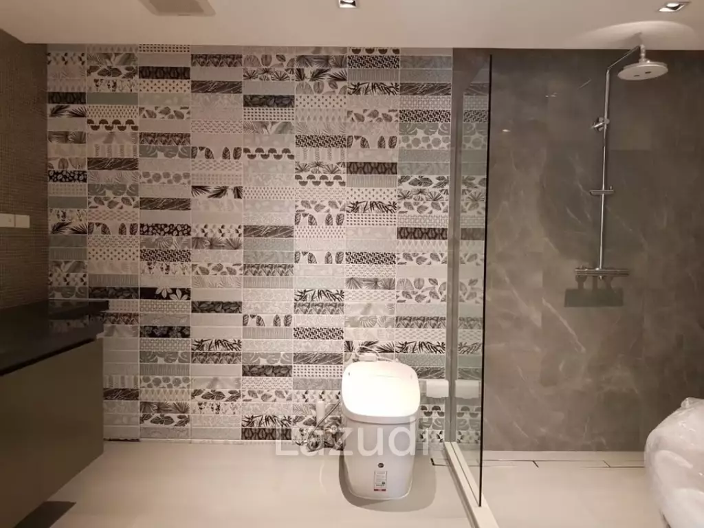 3 bedroom 4 bathroom duplex condo 182 sqm at Na Vara Residence for sale