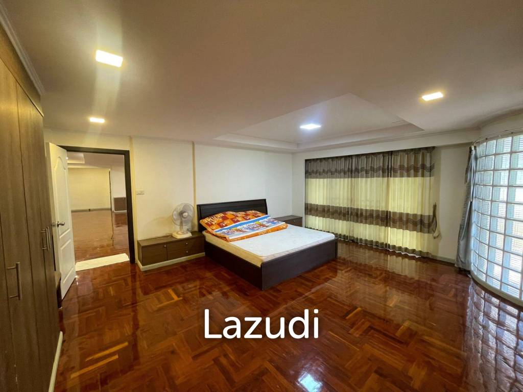 280 sqm condo on 4th floor at D.H.Grand Tower Khlong Tan Nuea Bangkok