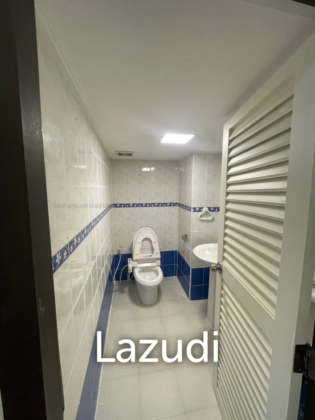 280 sqm condo on 4th floor at D.H.Grand Tower Khlong Tan Nuea Bangkok