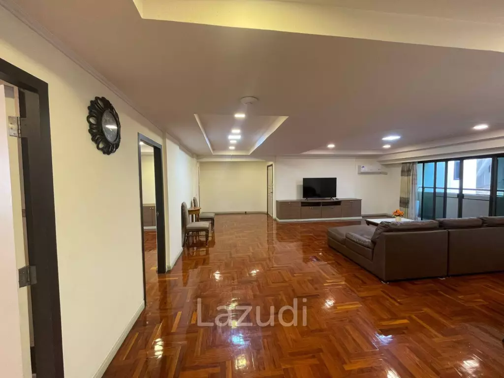 280 sqm condo on 4th floor at D.H.Grand Tower Khlong Tan Nuea Bangkok