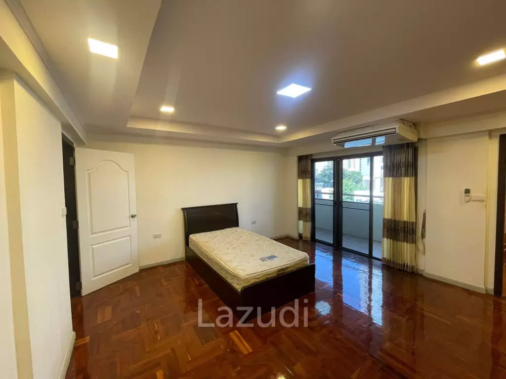 280 sqm condo on 4th floor at D.H.Grand Tower Khlong Tan Nuea Bangkok