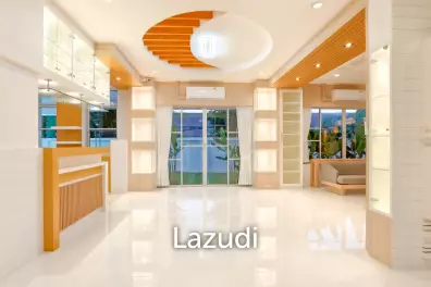 Large Family Pool Villa with 5 Bedrooms for Sale in Chalong
