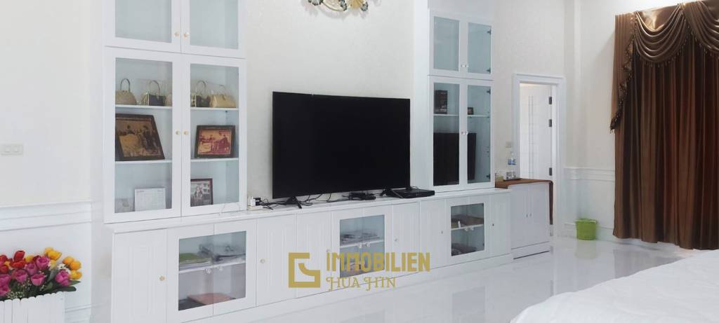 4 Bedroom Detached Home on 4-2-74 Rai  in Hua Hin