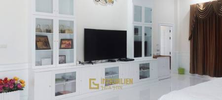 4 Bedroom Detached Home on 4-2-74 Rai  in Hua Hin