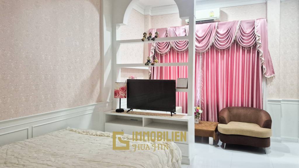 4 Bedroom Detached Home on 4-2-74 Rai  in Hua Hin