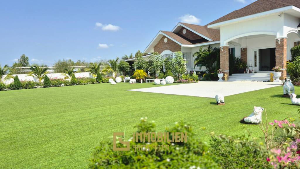 4 Bedroom Detached Home on 4-2-74 Rai  in Hua Hin