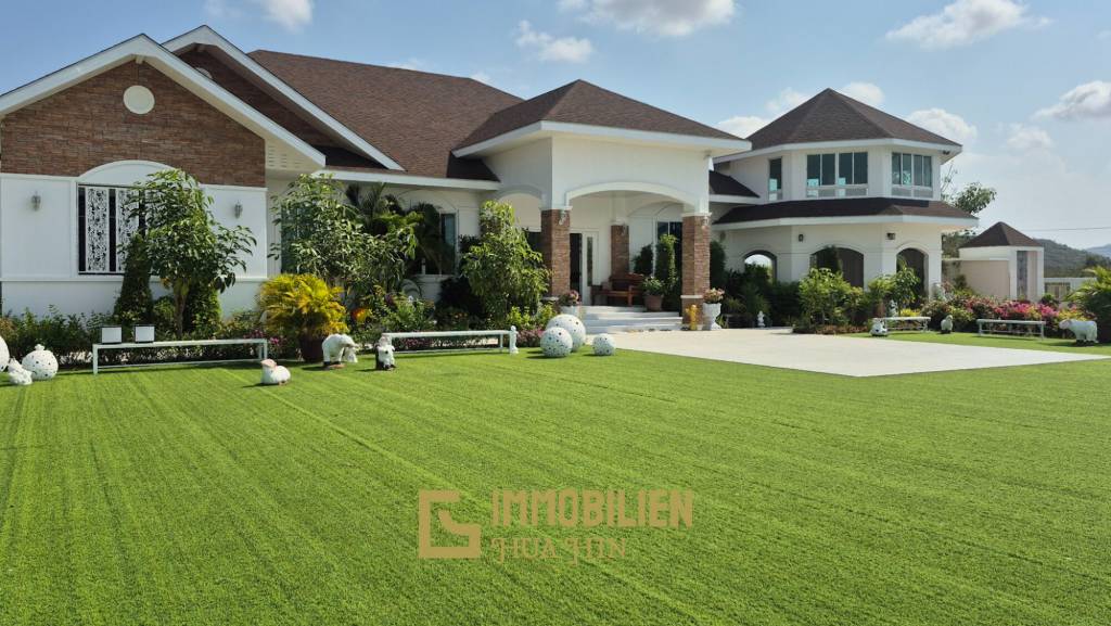 4 Bedroom Detached Home on 4-2-74 Rai  in Hua Hin