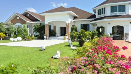 4 Bedroom Detached Home on 4-2-74 Rai  in Hua Hin