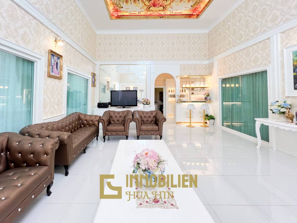 Luxuriöse Villa / pompös möbliert / 7.496 qm großes Grundstück