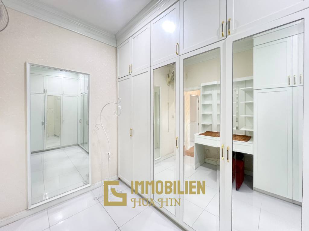 Luxuriöse Villa / pompös möbliert / 7.496 qm großes Grundstück