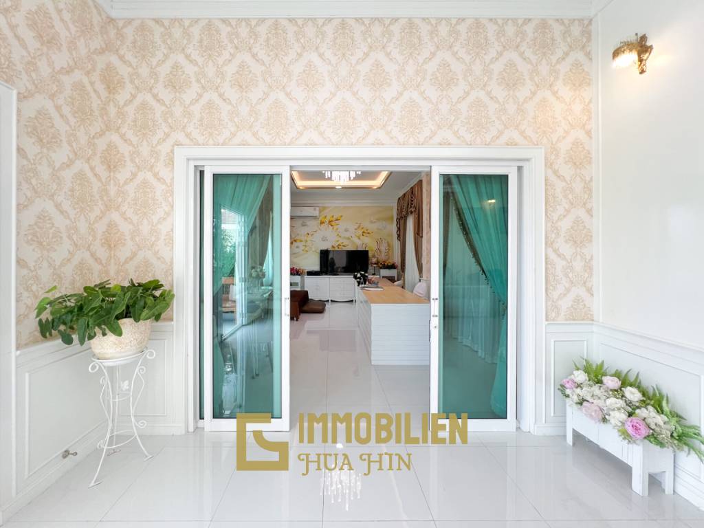 Luxuriöse Villa / pompös möbliert / 7.496 qm großes Grundstück