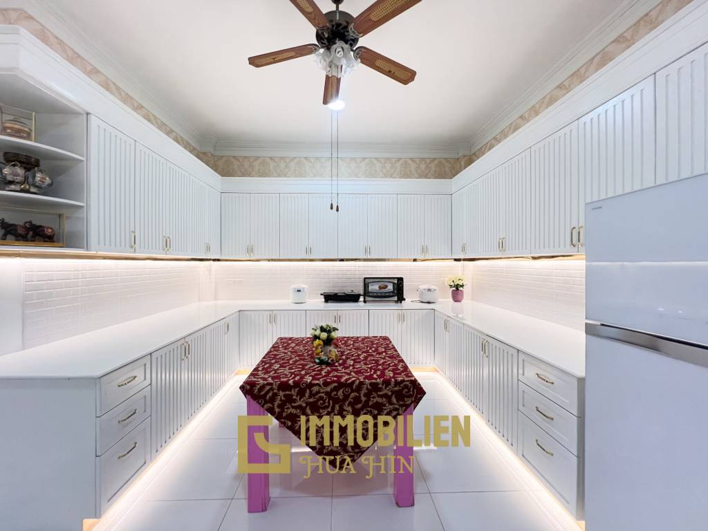 Luxuriöse Villa / pompös möbliert / 7.496 qm großes Grundstück