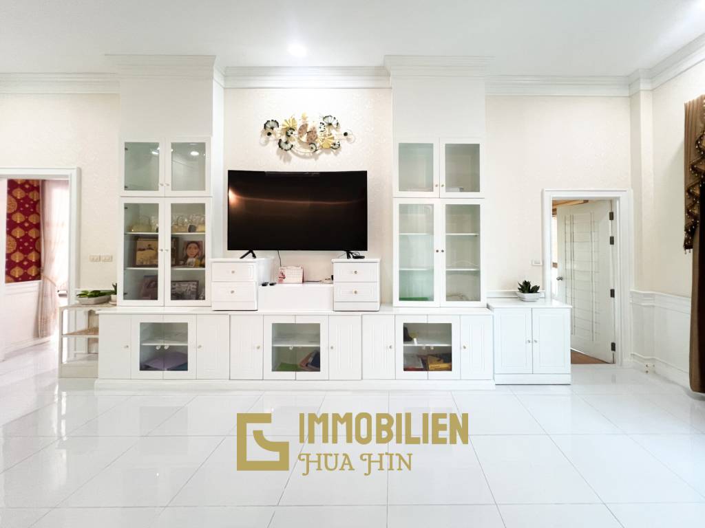 Luxuriöse Villa / pompös möbliert / 7.496 qm großes Grundstück