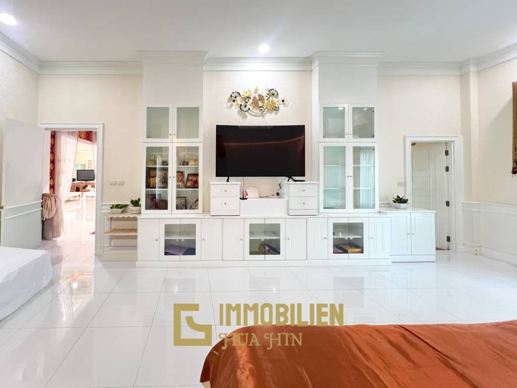 Luxuriöse Villa / pompös möbliert / 7.496 qm großes Grundstück