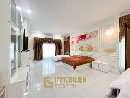 Luxuriöse Villa / pompös möbliert / 7.496 qm großes Grundstück