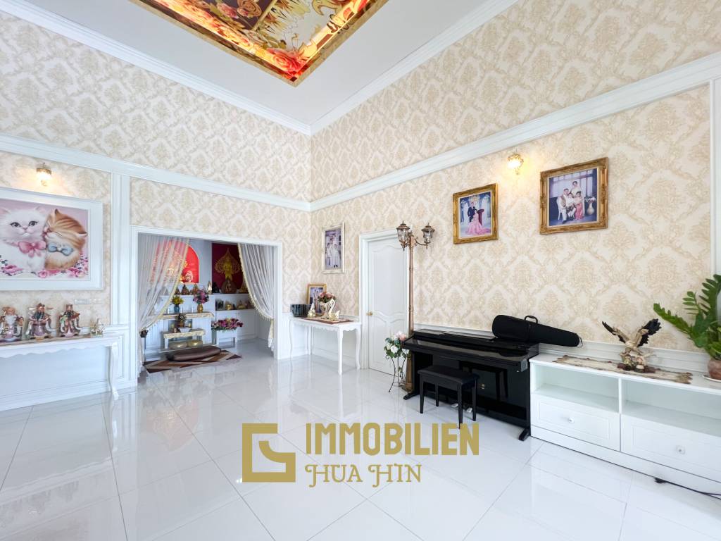 Luxuriöse Villa / pompös möbliert / 7.496 qm großes Grundstück