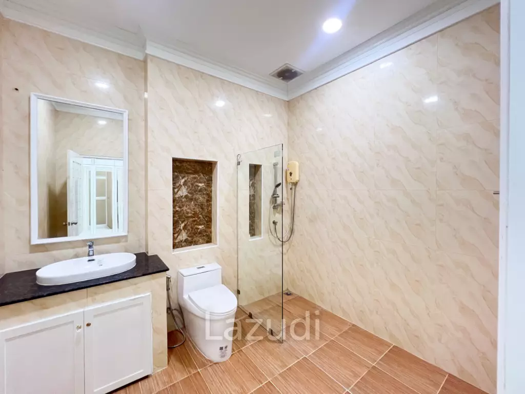 4 Bedroom Detached Home on 4-2-74 Rai  in Hua Hin
