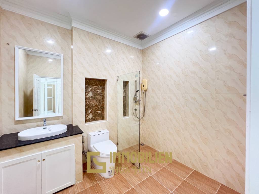 Luxuriöse Villa / pompös möbliert / 7.496 qm großes Grundstück