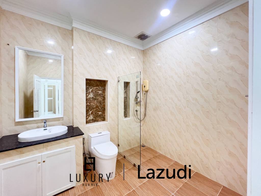 4 Bedroom Detached Home on 4-2-74 Rai  in Hua Hin