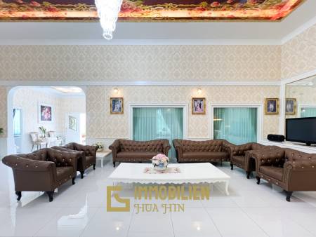 Luxuriöse Villa / pompös möbliert / 7.496 qm großes Grundstück