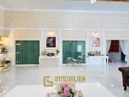 Luxuriöse Villa / pompös möbliert / 7.496 qm großes Grundstück