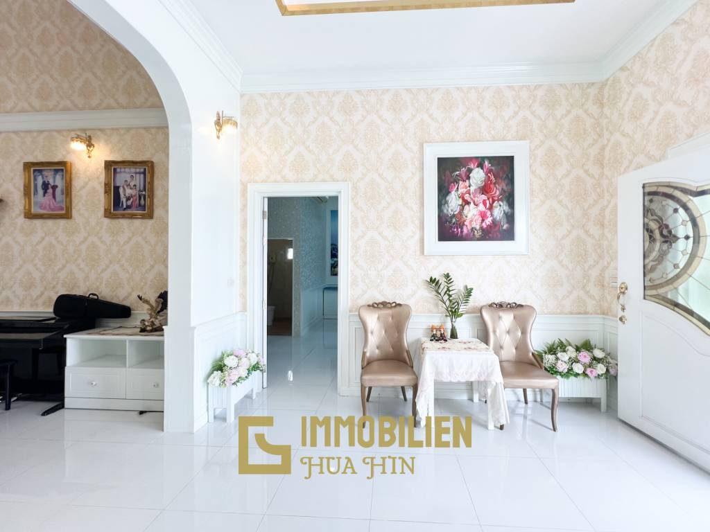 Luxuriöse Villa / pompös möbliert / 7.496 qm großes Grundstück