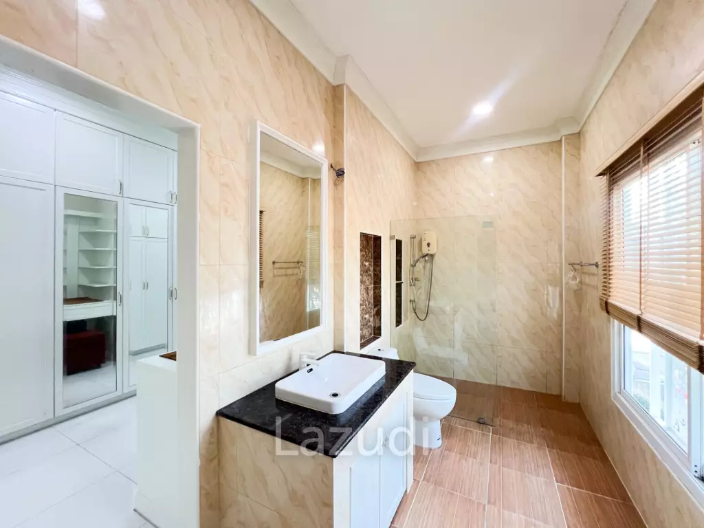 4 Bedroom Detached Home on 4-2-74 Rai  in Hua Hin