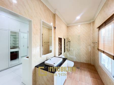 Luxuriöse Villa / pompös möbliert / 7.496 qm großes Grundstück