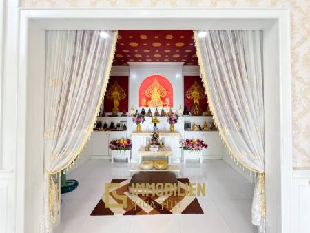 Luxuriöse Villa / pompös möbliert / 7.496 qm großes Grundstück