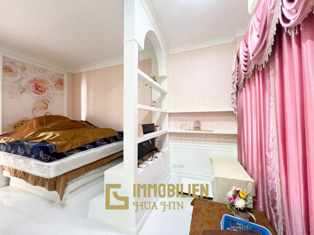 Luxuriöse Villa / pompös möbliert / 7.496 qm großes Grundstück
