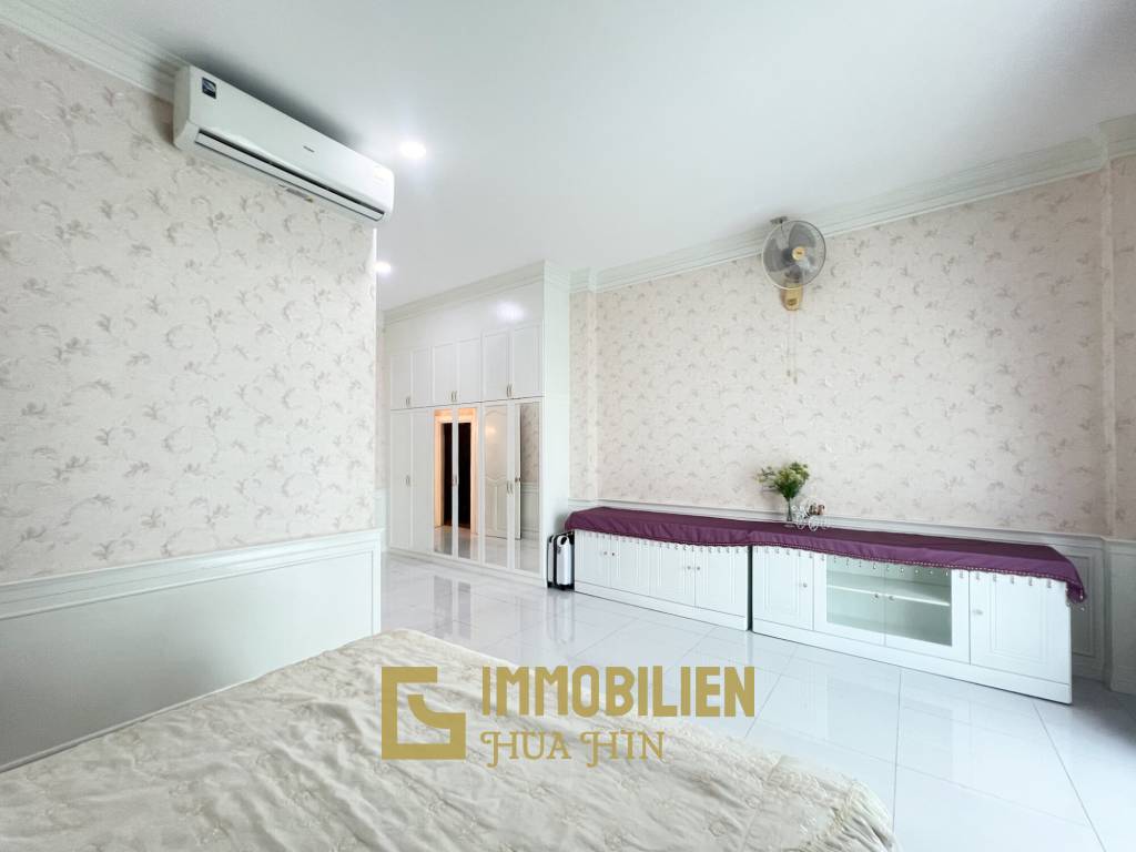 Luxuriöse Villa / pompös möbliert / 7.496 qm großes Grundstück