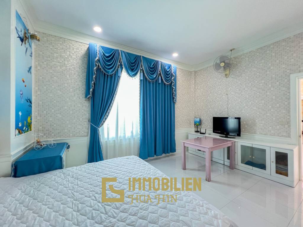 Luxuriöse Villa / pompös möbliert / 7.496 qm großes Grundstück