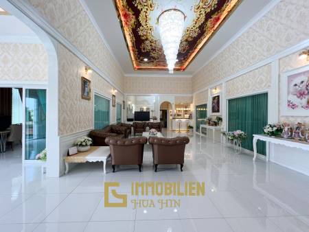 Luxuriöse Villa / pompös möbliert / 7.496 qm großes Grundstück