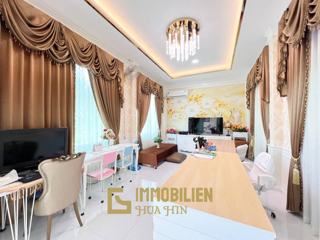 Luxuriöse Villa / pompös möbliert / 7.496 qm großes Grundstück