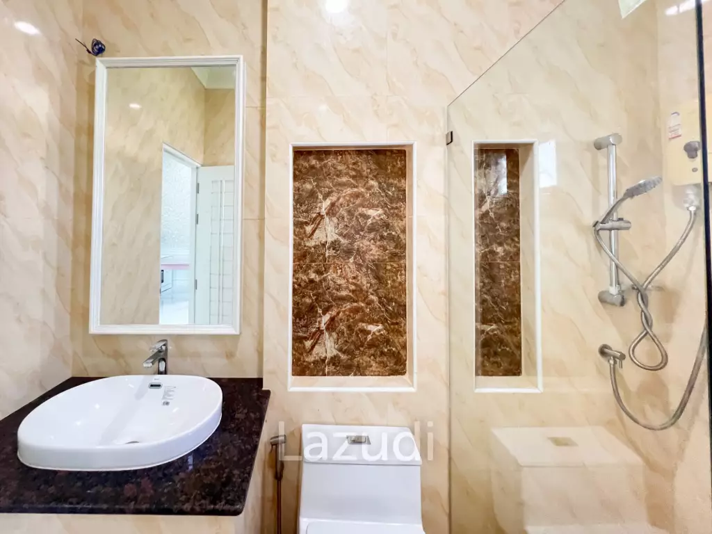 4 Bedroom Detached Home on 4-2-74 Rai  in Hua Hin