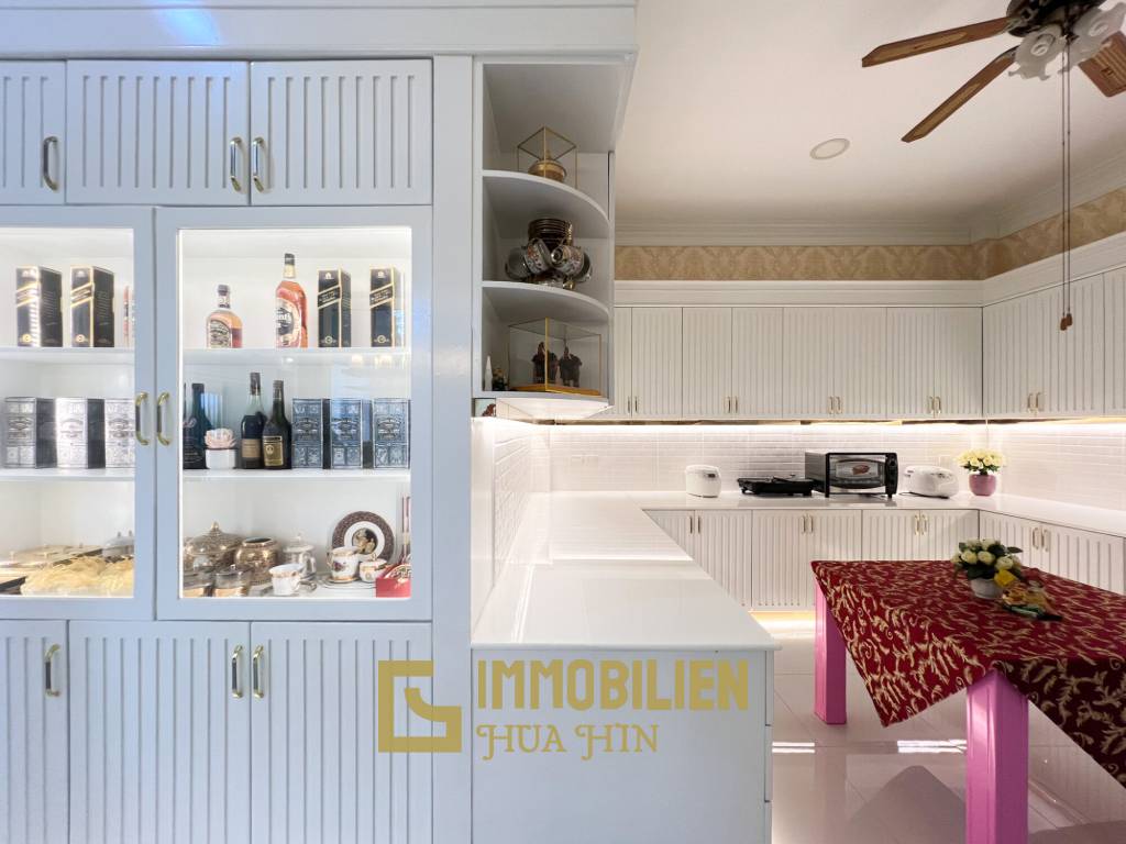 Luxuriöse Villa / pompös möbliert / 7.496 qm großes Grundstück