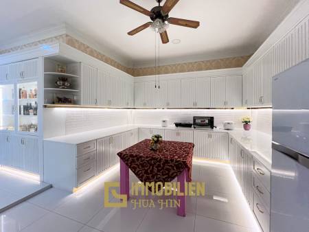 Luxuriöse Villa / pompös möbliert / 7.496 qm großes Grundstück