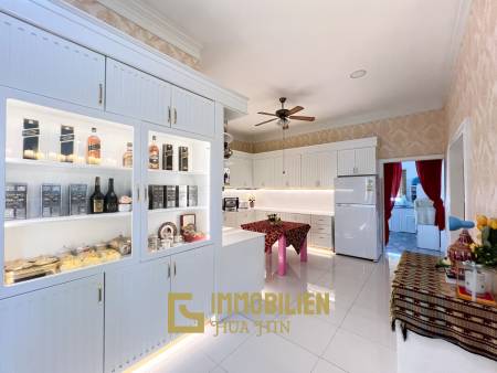 Luxuriöse Villa / pompös möbliert / 7.496 qm großes Grundstück